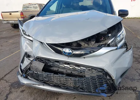 2023 Toyota Sienna Xse z USA, uszkodzony, nr VIN 5TDXRKEC4PS142328